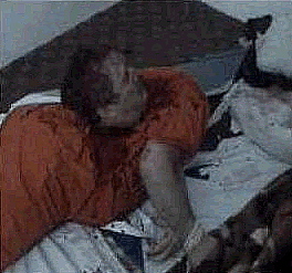 La tête tranchée de Paul Johnson posée sur son corps, telle qu'elle a été présentée sur un site proche d'Al Qaïda.