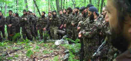 Groupe de combattants tchétchènes.