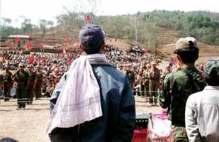 Un rassemblement d'insurgés maoïstes népalais (CPN-M).