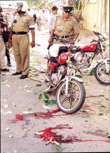 Après un attentat suicide au Sri Lanka, 29 octobre 2001 [source: www.spur.asn.au].